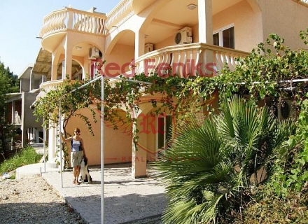 Family House in Zeleni pojas, Karadağ da satılık havuzlu villa, Karadağ da satılık deniz manzaralı villa, Bar satılık müstakil ev