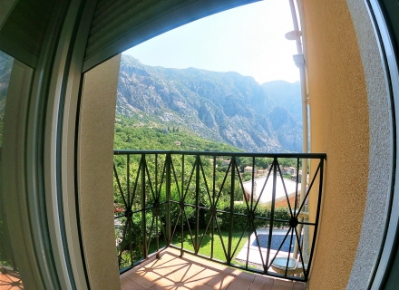 Četverosobni taunhaus s bazenom u Orahovcu, hotel na prodaju u Kotor-Bay, hotelski apartman za prodaju u Evropi, hotelski apartman u Evropi