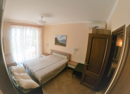 Orachovac şehrinde havuzlu dört odalı konak otel, Karadağ'da satılık yatırım amaçlı daireler, Karadağ'da satılık yatırımlık ev, Montenegro'da satılık yatırımlık ev