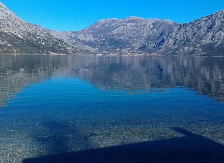 Ilk hattında ev, Kostanjica'da, Kotor-Bay satılık müstakil ev, Kotor-Bay satılık müstakil ev