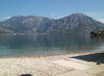Ilk hattında ev, Kostanjica'da, Karadağ da satılık havuzlu villa, Karadağ da satılık deniz manzaralı villa, Dobrota satılık müstakil ev