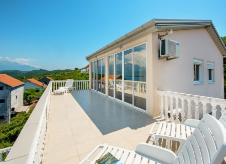 Lustica Krasici köyünde yüzme havuzlu panoramik lüks villa, Karadağ Villa Fiyatları Karadağ da satılık ev, Montenegro da satılık ev, Karadağ satılık villa