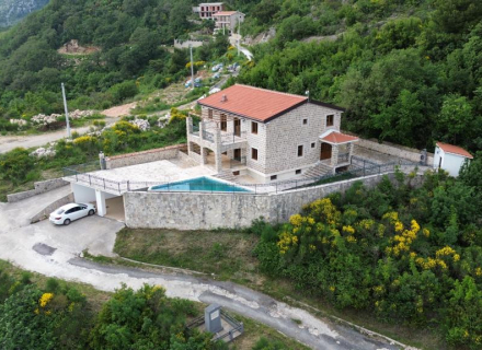 Steinvilla mit herrlichem Meerblick in ruhiger Lage, Villa in Region Budva kaufen, Villa in der Nähe des Meeres Becici