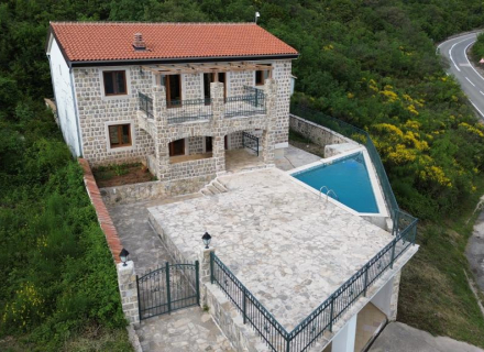 Huzurlu bir bölgede muhteşem deniz manzaralı taş villa, Karadağ satılık ev, Karadağ satılık müstakil ev, Karadağ Ev Fiyatları