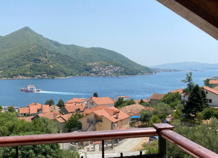Einfamilienhaus mit wunderschönem Blick auf das Meer und großem Garten, Haus mit Meerblick zum Verkauf in Montenegro, Haus in Montenegro kaufen