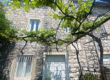 Steinhaus zur Renovierung in Strandnähe, Haus mit Meerblick zum Verkauf in Montenegro, Haus in Montenegro kaufen