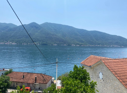 Kamena kuca sa pogledom na more u blizini plaze, Kotor-Bay kupiti kuću, Dobrota kuća prodaja