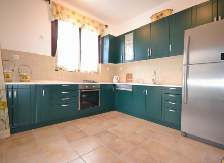 Vila u prelijepom projektu sa privatnom plazom, prodaja kuća Crna Gora, kupiti vilu u Kotor-Bay, vila blizu mora Dobrota