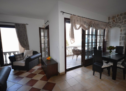 Vila u prelijepom projektu sa privatnom plazom, prodaja kuća Crna Gora, kupiti vilu u Kotor-Bay, vila blizu mora Dobrota