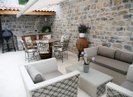 İlk satırda güzel villa, Karadağ da satılık havuzlu villa, Karadağ da satılık deniz manzaralı villa, Bigova satılık müstakil ev