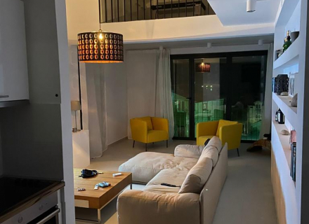 Predivan dupleks sa dvije kancelarije i pogledom na more, stanovi u Crnoj Gori, stanovi sa visokim potencijalom zakupa u Crnoj Gori, apartmani u Crnoj Gori