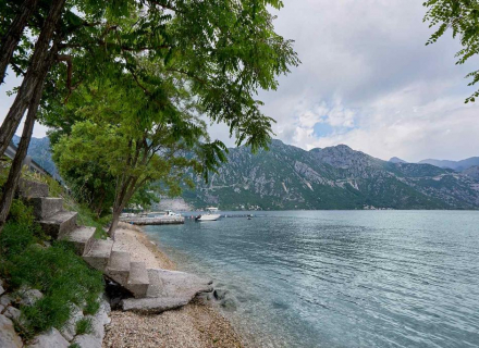 Wohnung in erster Meereslinie in Kostanjica, Montenegro Immobilien, Immobilien in Montenegro, Wohnungen in Kotor-Bay