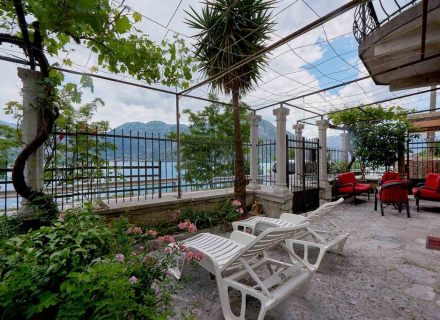 Wohnung in erster Meereslinie in Kostanjica, Wohnungen in Montenegro, Wohnungen mit hohem Mietpotential in Montenegro kaufen