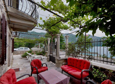 Wohnung in erster Meereslinie in Kostanjica, Wohnungen in Montenegro kaufen, Wohnungen zur Miete in Dobrota kaufen