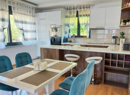 Tolle 2-Zimmer-Wohnung in erster Meereslinie mit herrlichem Meerblick in Drazin Vrt, Verkauf Wohnung in Dobrota, Haus in Montenegro kaufen