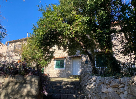 Deniz manzaralı taş ev ve bir obje daha için büyük arsa, Kotor-Bay satılık müstakil ev, Kotor-Bay satılık müstakil ev