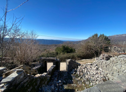 Mokrine, Herceg Novi bölgesindeki taş kalıntısı, Karadağ satılık ev, Karadağ satılık müstakil ev, Karadağ Ev Fiyatları