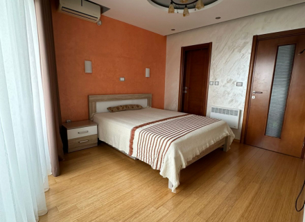 Penthouse mit drei Schlafzimmern und Blick auf die Stadt, Wohnung mit Meerblick zum Verkauf in Montenegro, Wohnung in Baosici kaufen, Haus in Herceg Novi kaufen