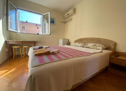 Harika lokasyonda kiralık daireli ev, Karadağ da satılık havuzlu villa, Karadağ da satılık deniz manzaralı villa, Baosici satılık müstakil ev