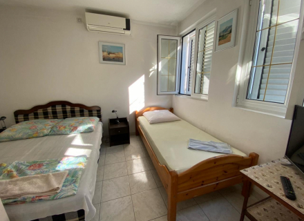 Harika lokasyonda kiralık daireli ev, Herceg Novi satılık müstakil ev, Herceg Novi satılık villa