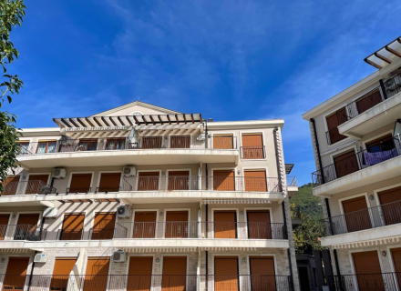 Luxuriöses Apartment mit 3 Schlafzimmern an der Küste mit Zugang zum Privatstrand, Verkauf Wohnung in Baosici, Haus in Montenegro kaufen