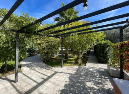 Luxuriöses Apartment mit 3 Schlafzimmern an der Küste mit Zugang zum Privatstrand, Wohnung mit Meerblick zum Verkauf in Montenegro, Wohnung in Baosici kaufen, Haus in Herceg Novi kaufen
