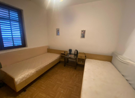 Stan za rekonstrukciju na dobroj lokaciji u Đenovićima, Nekretnine u Crnoj Gori, prodaja nekretnina u Crnoj Gori, stanovi u Herceg Novi