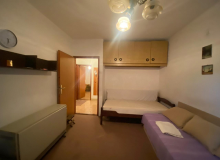 Stan za rekonstrukciju na dobroj lokaciji u Đenovićima, stanovi u Crnoj Gori, stanovi sa visokim potencijalom zakupa u Crnoj Gori, apartmani u Crnoj Gori