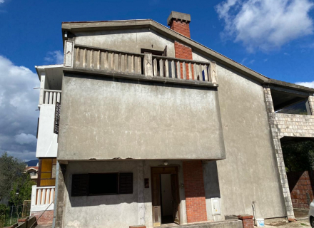 Haus zum Wiederaufbau in Kalimanj, Region Tivat Hausverkauf, Bigova Haus kaufen, Haus in Montenegro kaufen