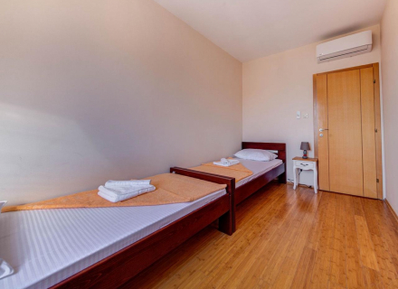 Apartment mit zwei Schlafzimmern und Meerblick in Kamenari, Wohnungen in Montenegro kaufen, Wohnungen zur Miete in Baosici kaufen