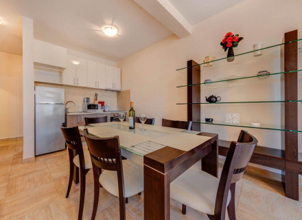 Apartment mit zwei Schlafzimmern und Meerblick in Kamenari, Wohnungen in Montenegro, Wohnungen mit hohem Mietpotential in Montenegro kaufen