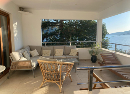 Panoramik deniz manzaralı ön cephe villa, Herceg Novi satılık müstakil ev, Herceg Novi satılık villa