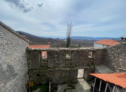 Fünf Steinruinen zum Verkauf mit fantastischem Potenzial für ein Minihotel mit Meerblick, Haus mit Meerblick zum Verkauf in Montenegro, Haus in Montenegro kaufen