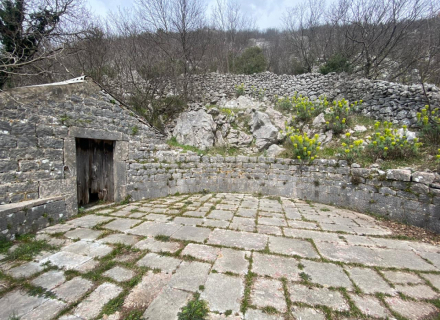 Pet kamenih ruševina na prodaju kao neverovatan potencijal za mini hotel sa pogledom na more, Nekretnine Crna Gora, nekretnine u Crnoj Gori, Herceg Novi prodaja kuća