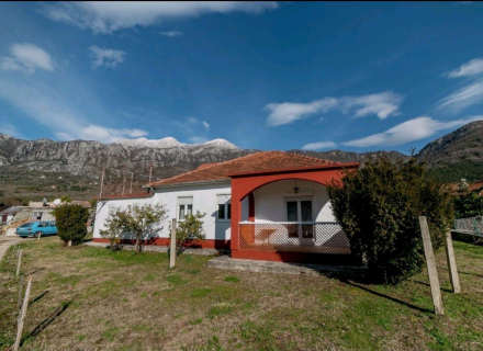 Zelenika'da Garajlı ve Güzel Satılık Büyüleyici Ev, Karadağ satılık ev, Karadağ satılık müstakil ev, Karadağ Ev Fiyatları