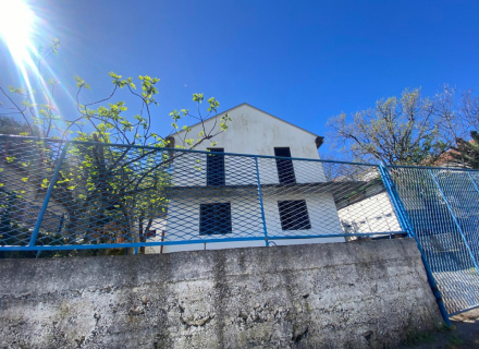 Haus mit Panoramablick auf das Meer in Lustica, Montenegro Immobilien, Immobilien in Montenegro