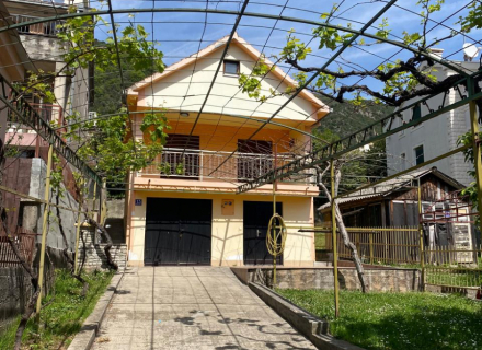 PortoNovi civarında büyük bahçeli ev, Karadağ Villa Fiyatları Karadağ da satılık ev, Montenegro da satılık ev, Karadağ satılık villa