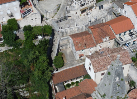 Kamena kuća 100 metara od mora u Perastu, Dobrota kuća kupiti, kupiti kuću u Crnoj Gori, kuća s pogledom na more u Crnoj Gori