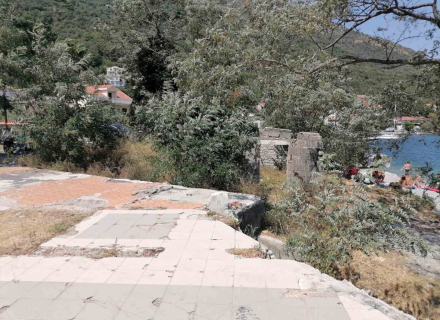 Top-Angebot – zwei Häuser mit Gewerbefläche und Grundstück in erster Linie, Villa in Herceg Novi kaufen, Villa in der Nähe des Meeres Baosici