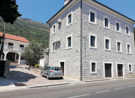 Top-Angebot auf dem Markt: Erstklassige Immobilien in erster Meereslinie
Übersicht:
Dieses außergewöhnliche Angebot bietet eine Kombination aus Gewerbeflächen, Wohnungen und Grundstücken in erster Meereslinie und ist somit eine einzigartige Investitionsmöglichkeit.
