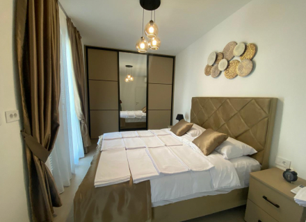 Boyut: 50m²
Düzen: 1 yatak odası, 1 banyo, yemek odası, oturma odası ve teras
Durum: Tam donanımlı ve taşınmaya hazır
Konum: Meljine, Herceg Novi'nin huzurlu bir bölgesinde denize ilk sıra, Lazure Oteli'nin yanında
Çevre: Bir gezinti yoluna yakın yepyeni bir projenin parçası, harika bir kiralama potansiyeli sunuyor
Denize ilk sıra ve tanınmış bir otele yakın olması, hem kişisel kullanım hem de yatırım amaçlı mülk olarak ideal olmasını sağlıyor!.
