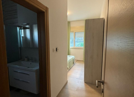 auto_awesome Translate from: English 713 / 5,000 Zu verkaufen: Atemberaubende Villa mit 4 Schlafzimmern in Krasici, Tivat – erste Meereslinie mit Meerblick, Region Tivat Hausverkauf, Bigova Haus kaufen, Haus in Montenegro kaufen