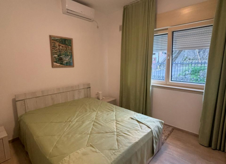 auto_awesome Translate from: English 713 / 5,000 Zu verkaufen: Atemberaubende Villa mit 4 Schlafzimmern in Krasici, Tivat – erste Meereslinie mit Meerblick, Haus mit Meerblick zum Verkauf in Montenegro, Haus in Montenegro kaufen