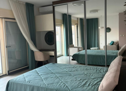 auto_awesome Translate from: English 713 / 5,000 Zu verkaufen: Atemberaubende Villa mit 4 Schlafzimmern in Krasici, Tivat – erste Meereslinie mit Meerblick, Haus in der Nähe des Meeres Montenegro, Haus Kaufen in Region Tivat
