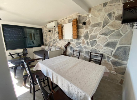 Sarmantna kamena kuća sa lijepom baštom u Kumboru, Herceg Novi, Baosici kuća kupiti, kupiti kuću u Crnoj Gori, kuća s pogledom na more u Crnoj Gori