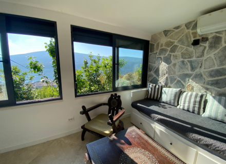 Sarmantna kamena kuća sa lijepom baštom u Kumboru, Herceg Novi, Herceg Novi kupiti kuću, Baosici kuća prodaja