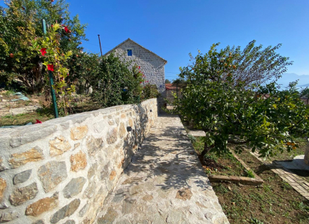 Sarmantna kamena kuća sa lijepom baštom u Kumboru, Herceg Novi, Nekretnine Crna Gora, nekretnine u Crnoj Gori, Herceg Novi prodaja kuća