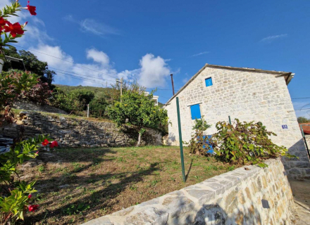 Sarmantna kamena kuća sa lijepom baštom u Kumboru, Herceg Novi, Herceg Novi kupiti kuću, Baosici kuća prodaja