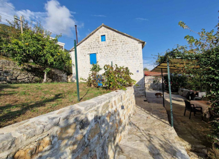 Sarmantna kamena kuća sa lijepom baštom u Kumboru, Herceg Novi, Nekretnine Crna Gora, nekretnine u Crnoj Gori, Herceg Novi prodaja kuća