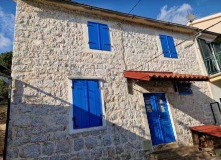 Sarmantna kamena kuća sa lijepom baštom u Kumboru, Herceg Novi, Baosici kuća kupiti, kupiti kuću u Crnoj Gori, kuća s pogledom na more u Crnoj Gori